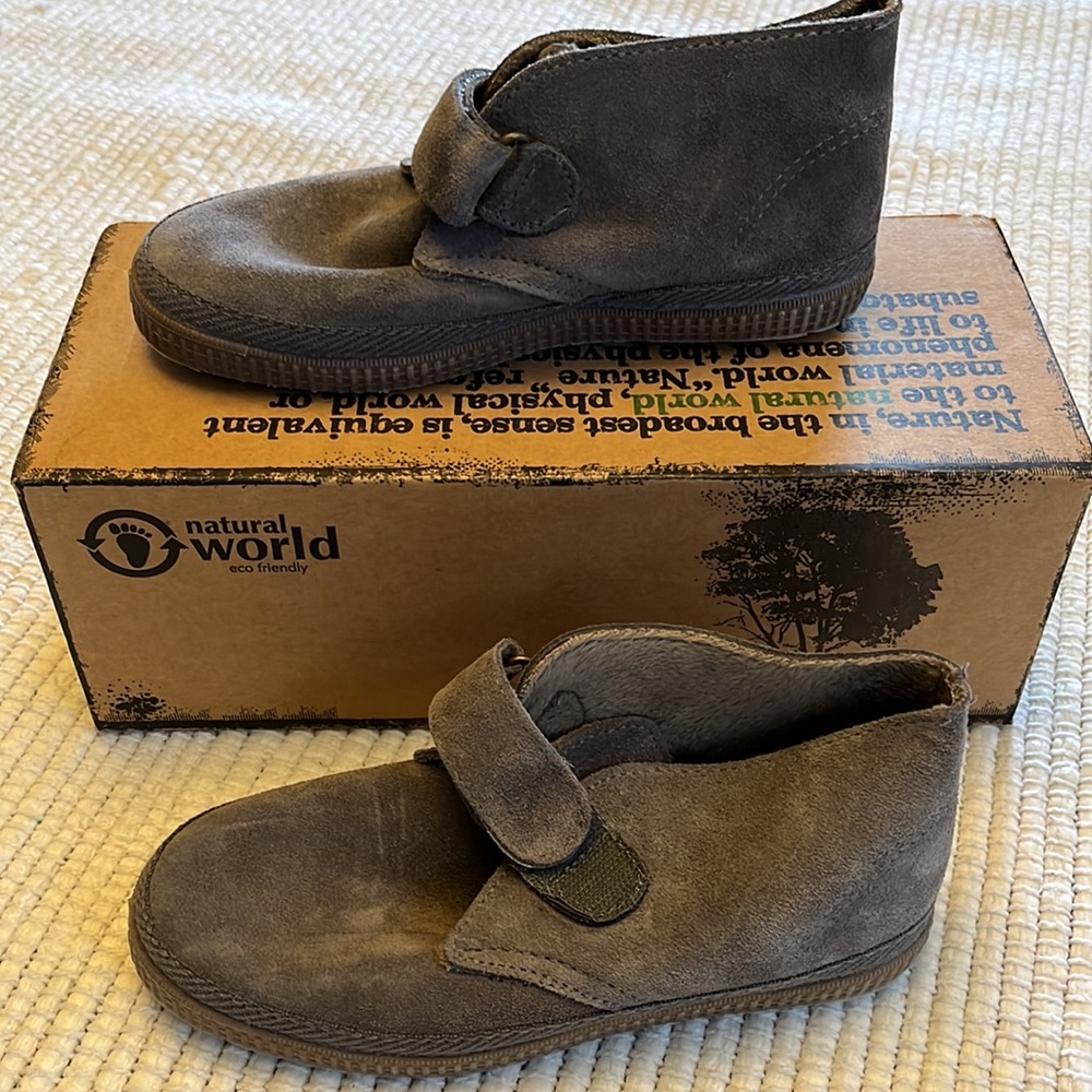 NIB- Little Kids Natural World hook and loop boots- Grey- 33 EU (2.5)